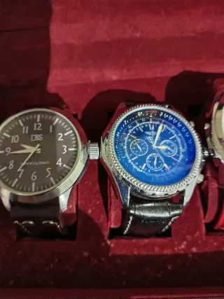 Caja de madera para guardar relojes(relojes inclui