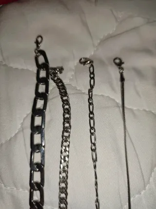 Conjunto de 4 collares Stradivarius