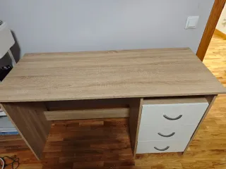 Escritorio imitación madera y blanco con cajones