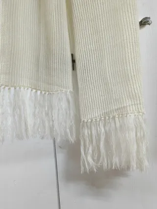 Sciarpa bianca tricot con frange