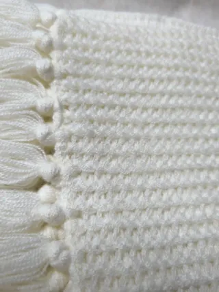 Sciarpa bianca tricot con frange