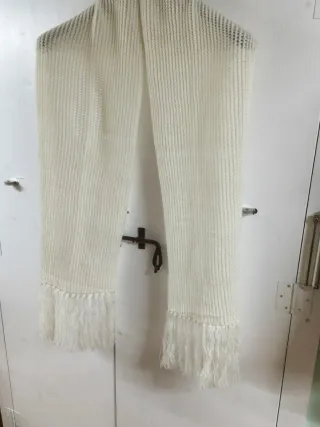 Sciarpa bianca tricot con frange