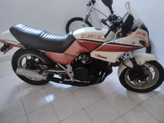 Suzuki GSX750ES Roja y Blanca