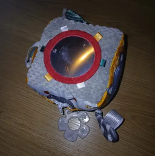 Cubo de actividades para bebés