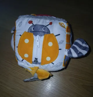 Cubo de actividades para bebés