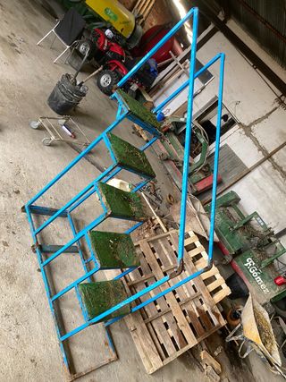 Escalera metálica  se q usado para  una piscina