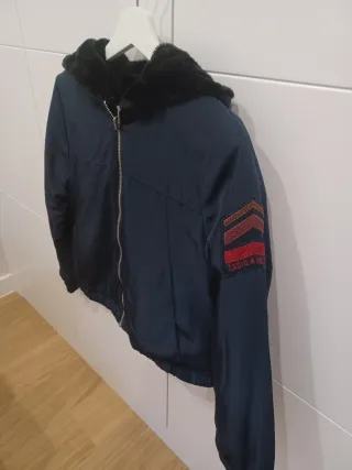 Cazadora pelo Zadig & Voltaire negra.