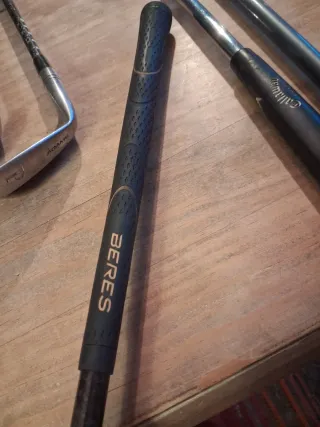 Palo de Golf Honma Beres U-01 24°