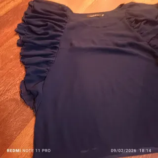 Blusa Mina UK azul marino con estampado espalda