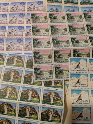 Colección de Sellos varios:+800 unidades en Pliego