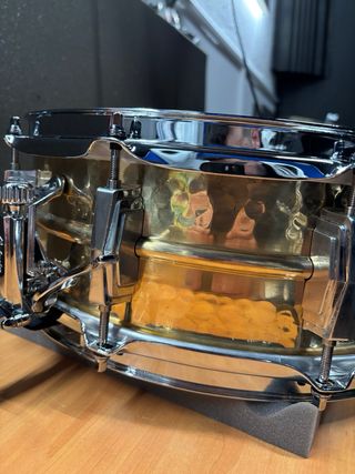 Caja Ludwig Bronce Martilleada