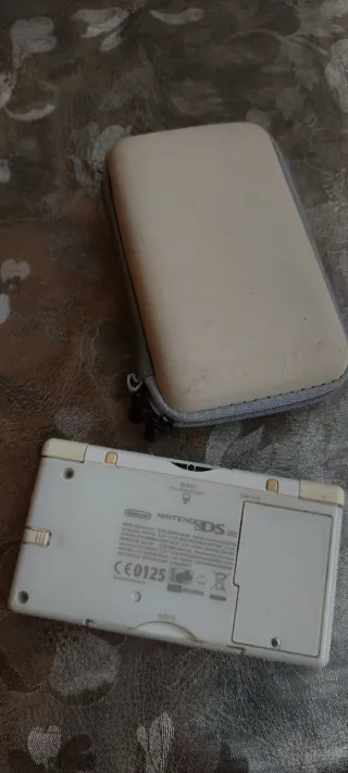 Nintendo DS lite Blanca, funda y juegos