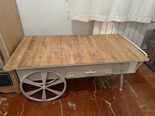 Mesa auxiliar con ruedas y cajón