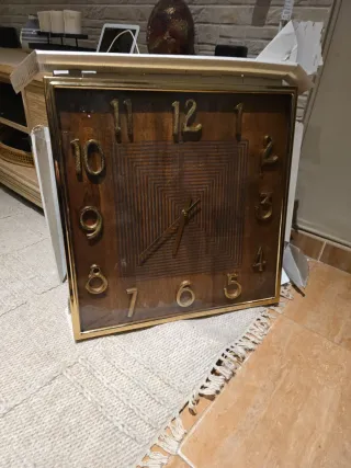 Reloj de pared madera y cristal, medidas 51x51x5