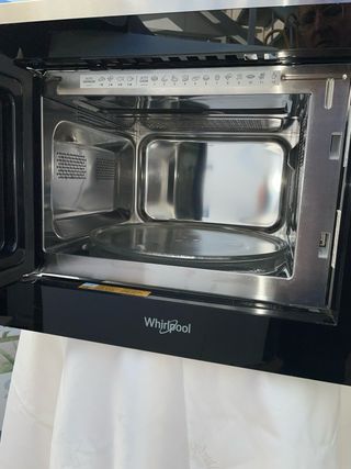 Microondas Whirlpool empotrable negro