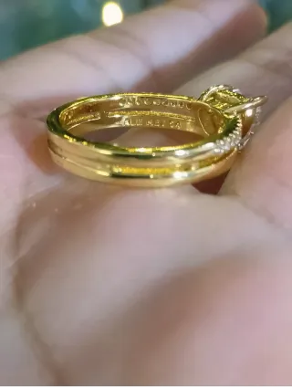 Conjunto Corazón dorado . Lleva caja y bolsa