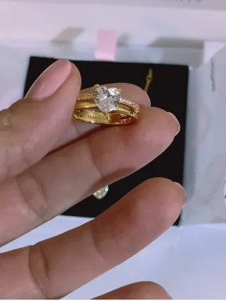 Conjunto Corazón dorado . Lleva caja y bolsa