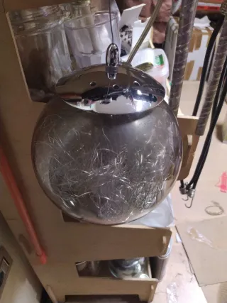 Lampada a sfera in vetro e metallo