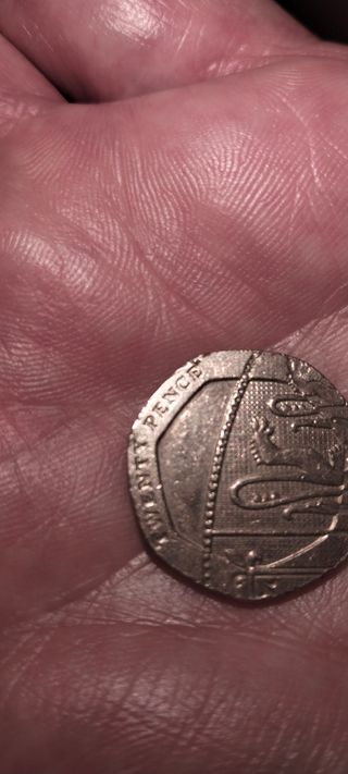 Cofre con Billetes y Monedas