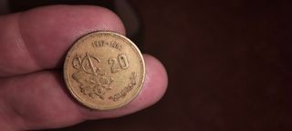 Cofre con Billetes y Monedas