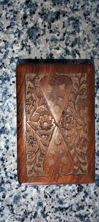 Cofre con Billetes y Monedas