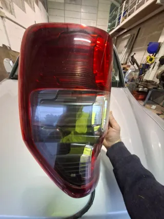 Piloto trasero izquierdo Ford Ranger