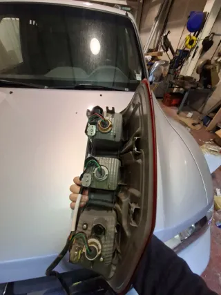 Piloto trasero izquierdo Ford Ranger