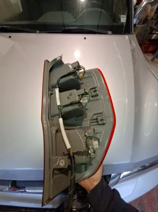 Piloto trasero izquierdo Ford Ranger