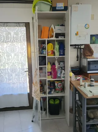 Armario almacenaje escobero blanco