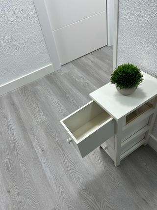 Mesita auxiliar blanca 3 cajones