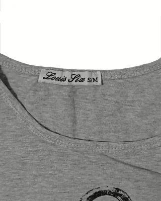 Camiseta gris pirata Y2K