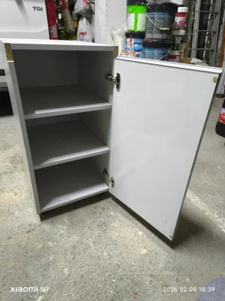 Mueble de cocina bajo blanco brillo
