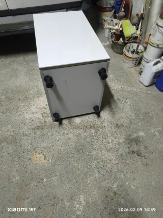 Mueble de cocina bajo blanco brillo