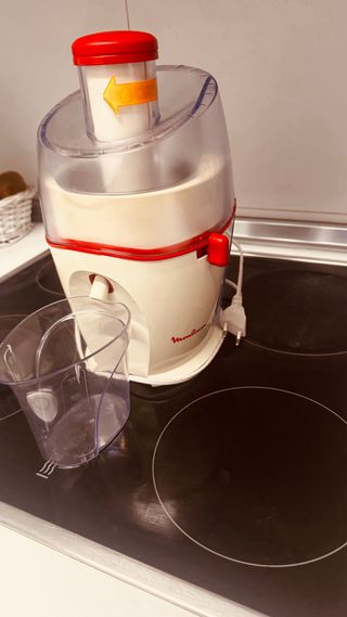 Licuadora Roja y Blanca