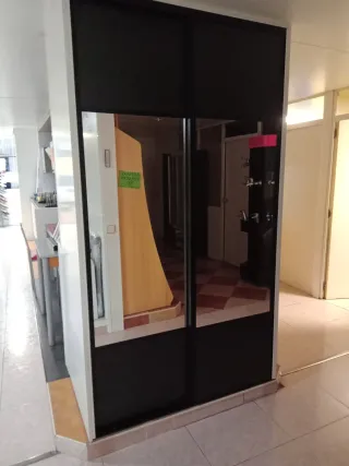 Armario azul puertas correderas