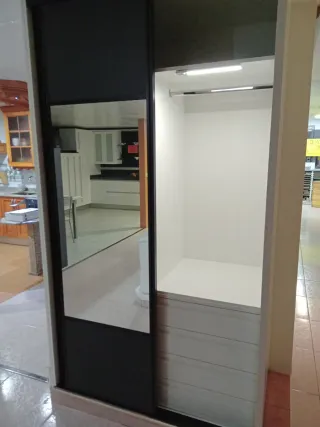 Armario azul puertas correderas