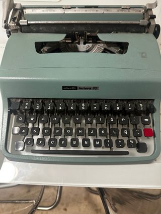 Máquina de escribir Olivetti Lettera 32 Vintage