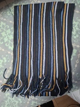 Bufanda de rayas azul y amarillo