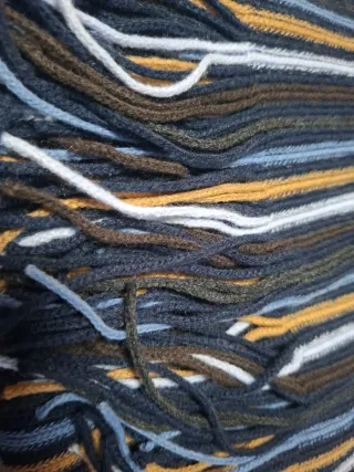 Bufanda de rayas azul y amarillo