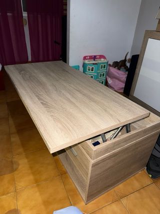 Sofá + mueble + mesa