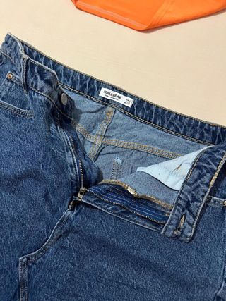 Top Naranja con Bordado y Falda Vaquera