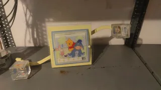 Lámpara Winnie the Pooh transparente y amarilla