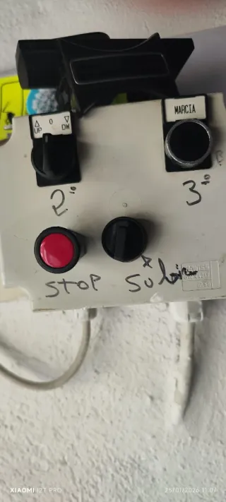 Sistema de aparcamiento hidráulico para coche