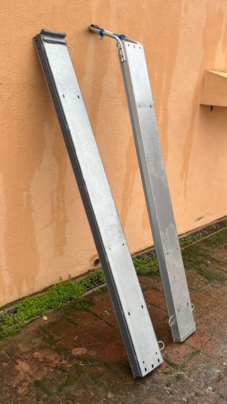 Carril para transportar moto en Autocaravana