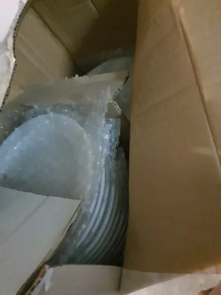 35 Platos de porcelana blancos para café