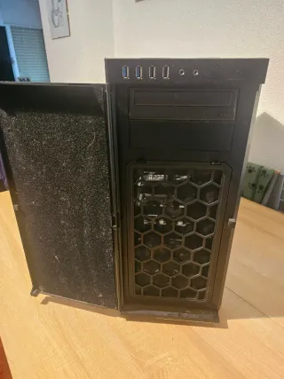 Ordenador sobremesa negro.intel core i7- 7700k.