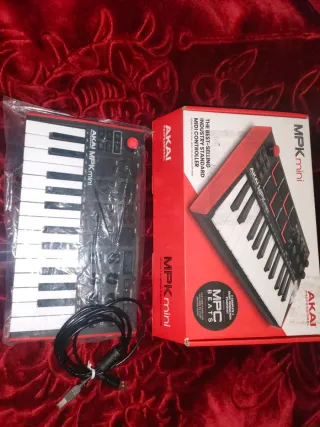 AKAI MPK Mini - piano Teclados