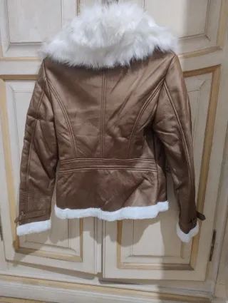 Giacca Zuiki donna marrone con pelliccia bianca