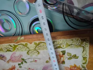 Vassoio in legno decorato con fate e fiori