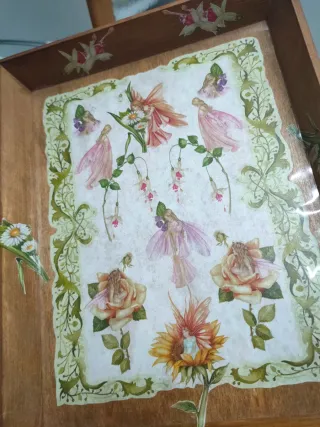 Vassoio in legno decorato con fate e fiori